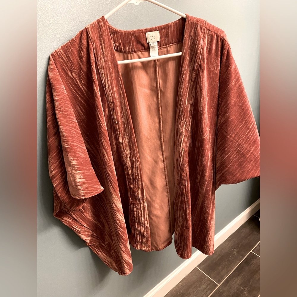 Crushed velvet kimono/wrap. Dusty Rose in color. One size